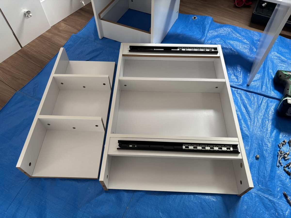 大阪府のお客様 | ドレッサーの組立て依頼をいただきました